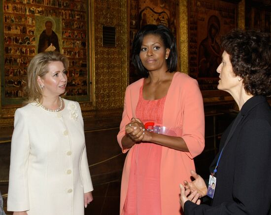 Svetlana Medvedeva and Michelle Obama visit Assumption Cathedral