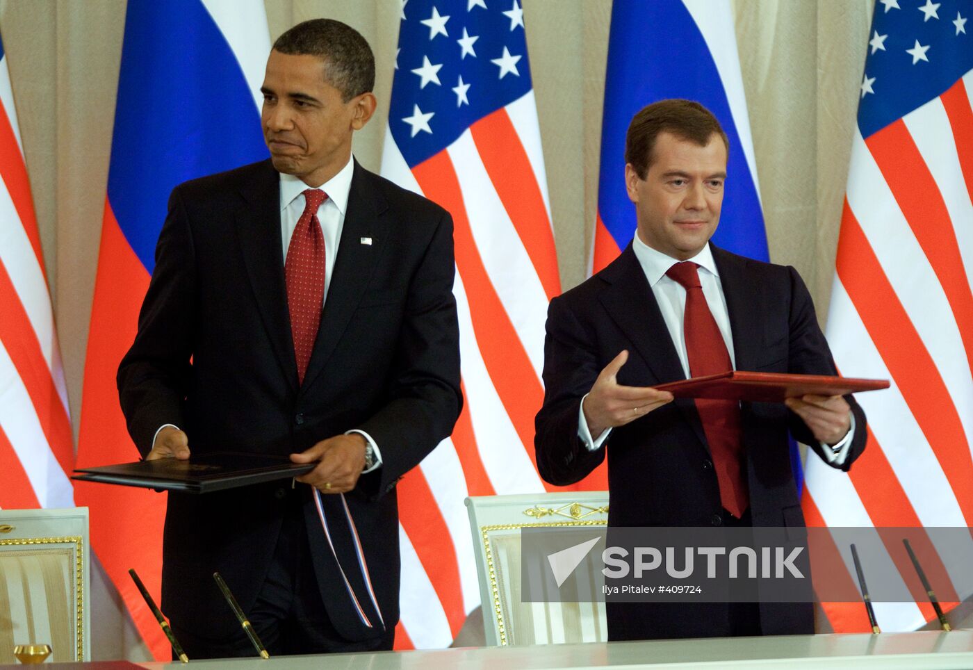 July 6, 2009. President Dmitry Medvedev, right, and U.S. President Barack Obama signing joint agreements following Russian-American talks, the Kremlin. Location: Russia, Moscow. Author: Ilya Pitalev/Sputnik. U.S. President Barack Obama visits Russia