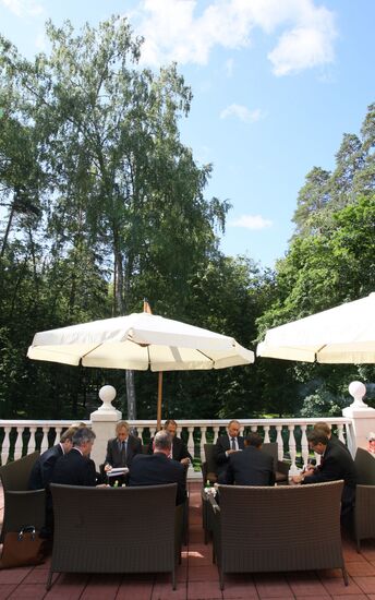 U.S. President Barack Obama meets with Vladimir Putin