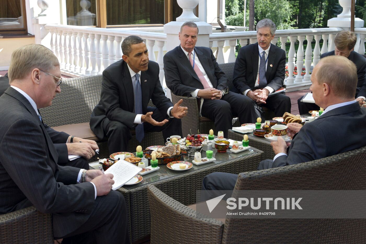 U.S. President Barack Obama meets with Vladimir Putin