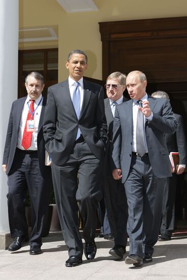 Vladimir Putin meeting with Barack Obama