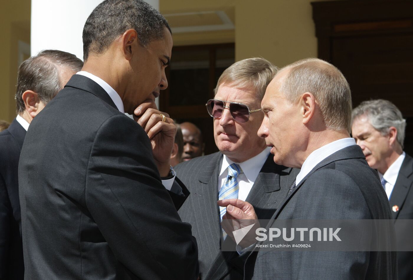 Vladimir Putin meeting with Barack Obama
