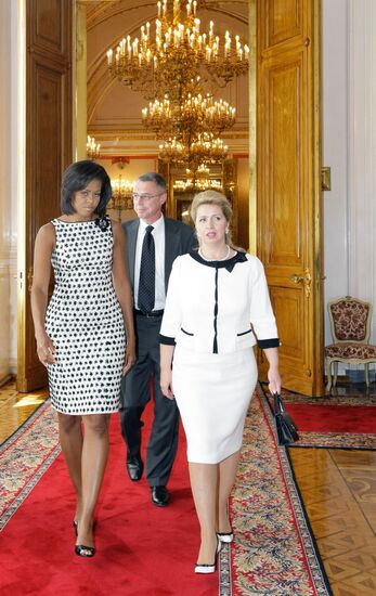 Russian, U.S. first ladies meet at Grand Kremlin Palace