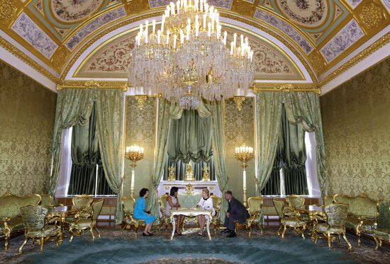 Russian, U.S. first ladies meet at Grand Kremlin Palace