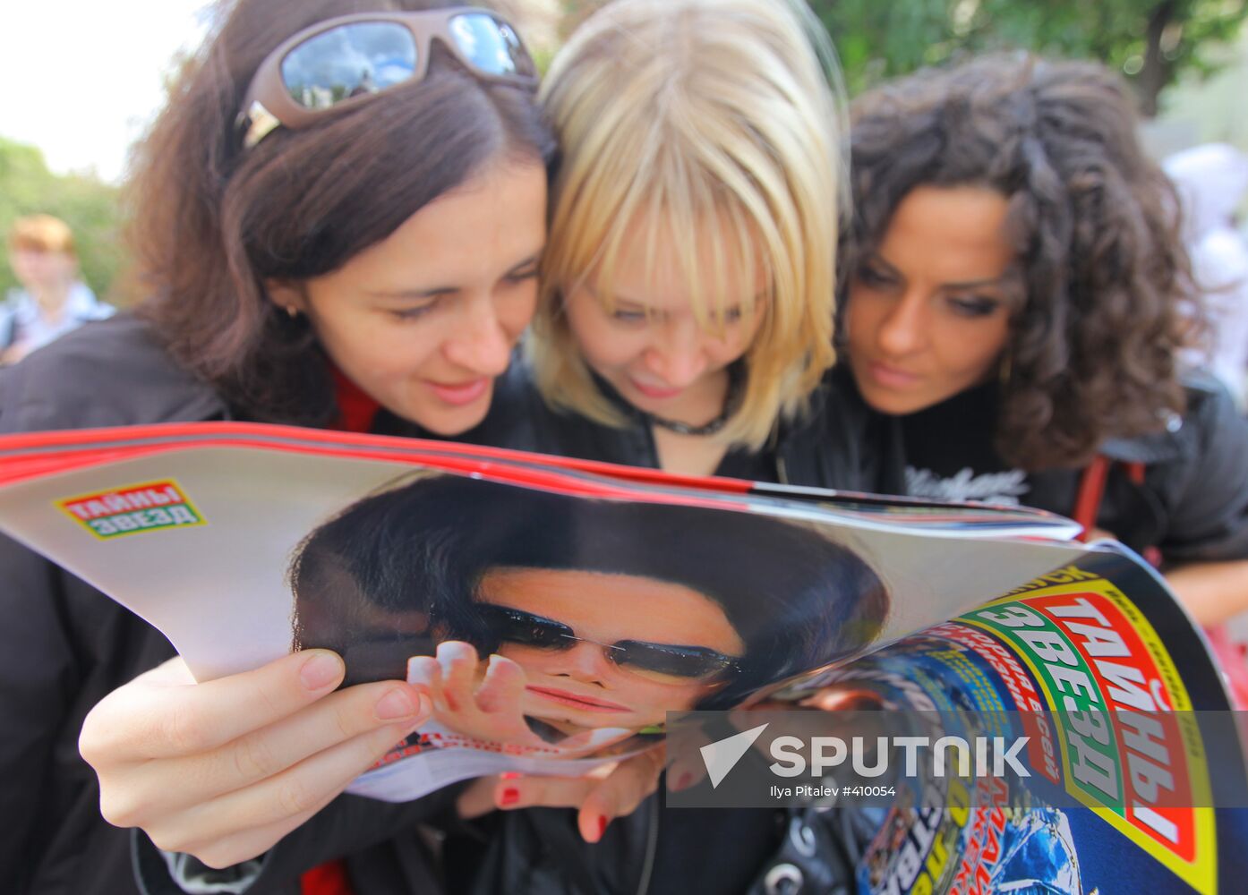 Russian fans pay tribute to Michael Jackson