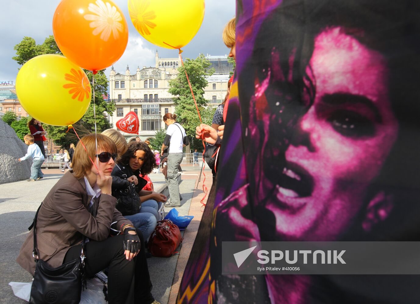 Russian fans pay tribute to Michael Jackson