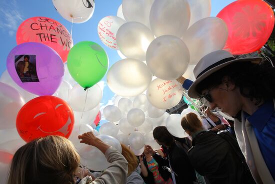 Russian fans pay tribute to Michael Jackson
