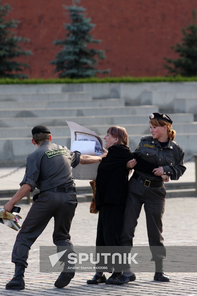 Mikhail Khodorkovsky's supporters rally on Red Square