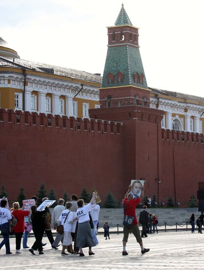 Mikhail Khodorkovsky's supporters rally on Red Square