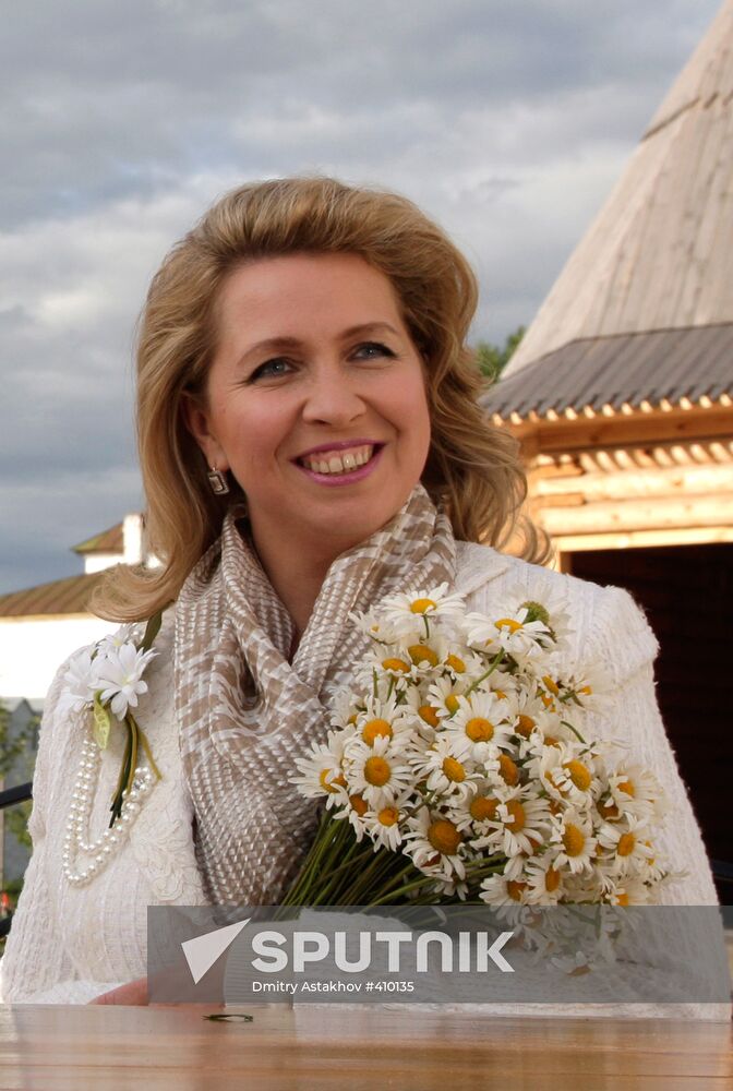 Svetlana Medvedev congratulates Russians