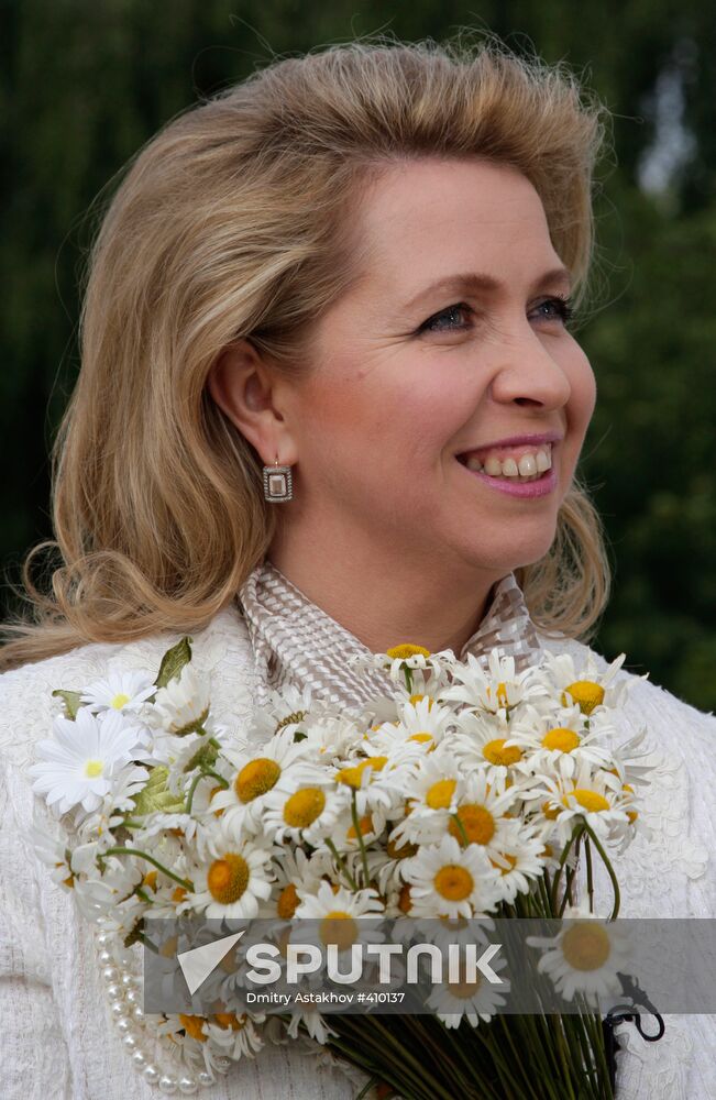 Svetlana Medvedev congratulates Russians