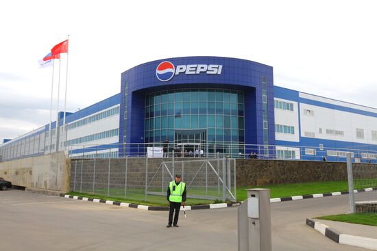 Pepsi Bottling Group opens bottling plant outside Moscow