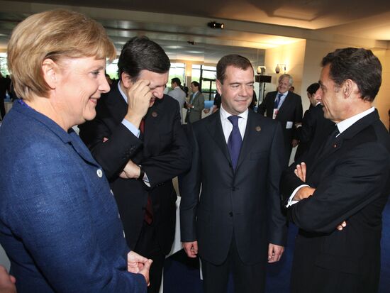 Dmitry Medvedev arrives in Italy for G8 summit