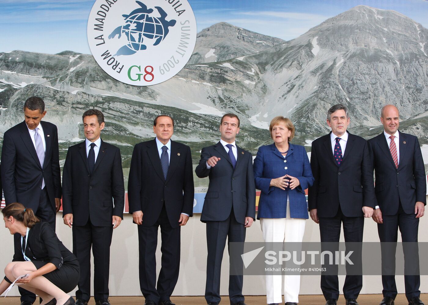 Dmitry Medvedev attends 2009 G8 summit