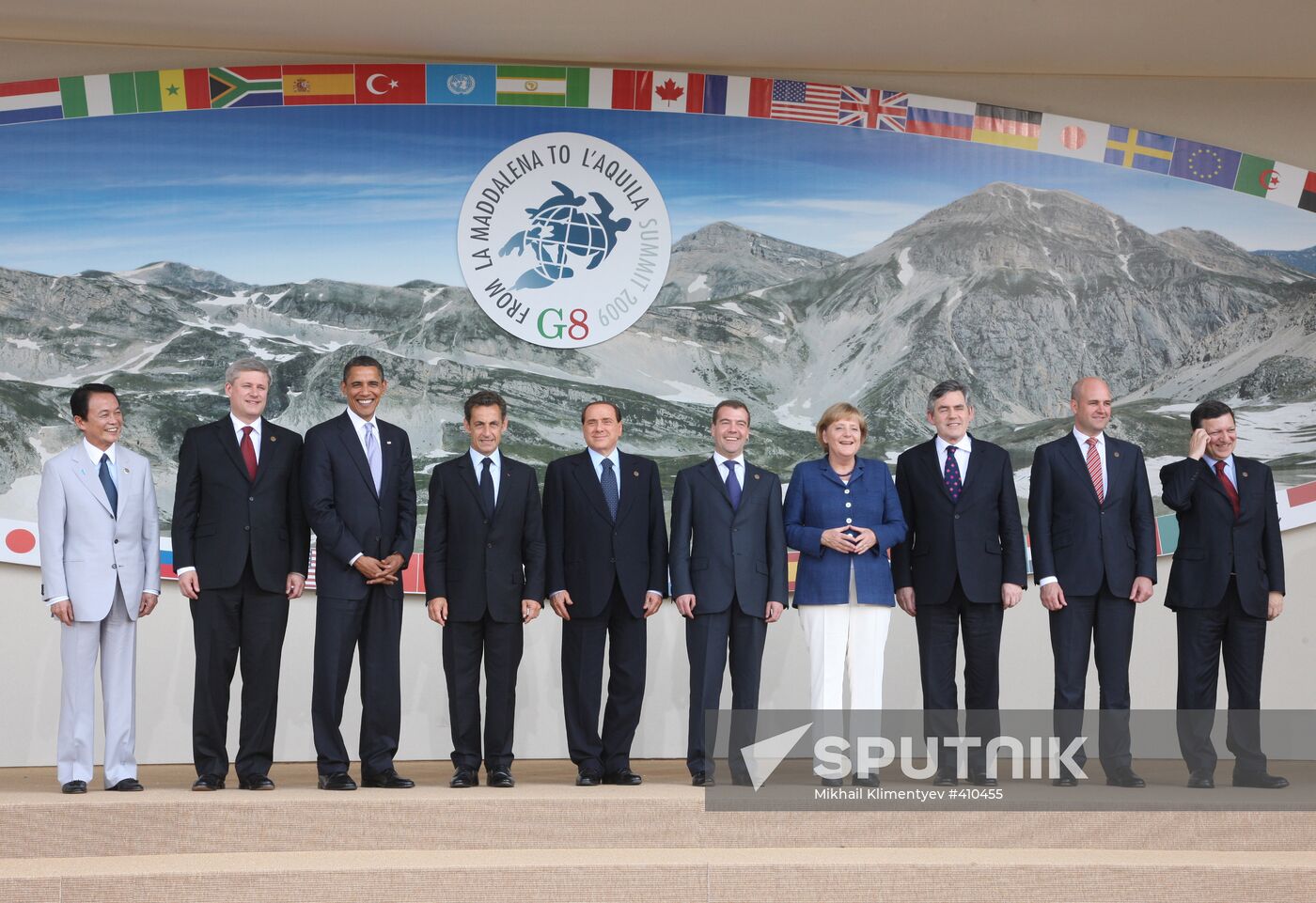 Dmitry Medvedev attends 2009 G8 summit