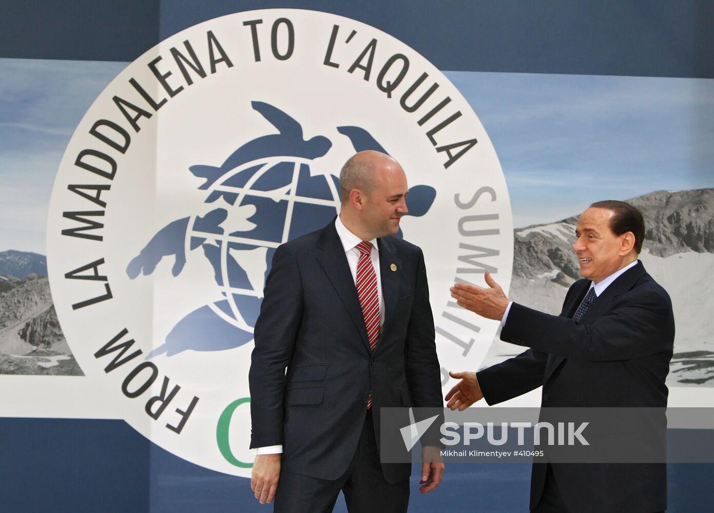 Fredrik Reinfeldt, Silvio Berlusconi attend 2009 G8 summit