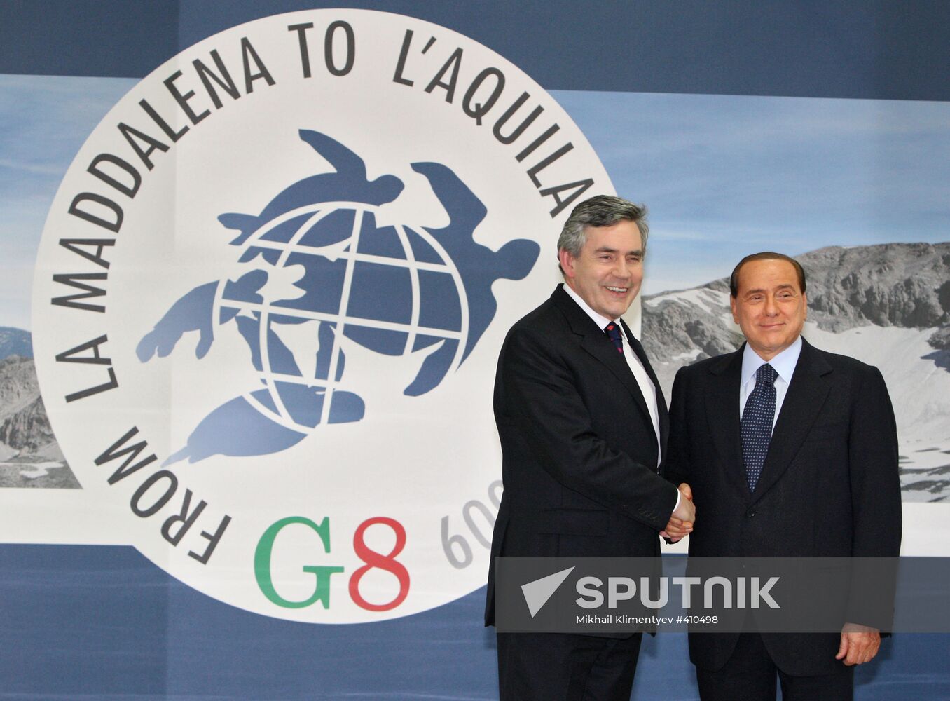 Gordon Brown, Silvio Berlusconi attend 2009 G8 summit
