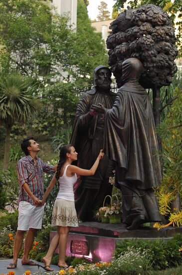 Monument to Peter and Fevronia unveiled in Sochi