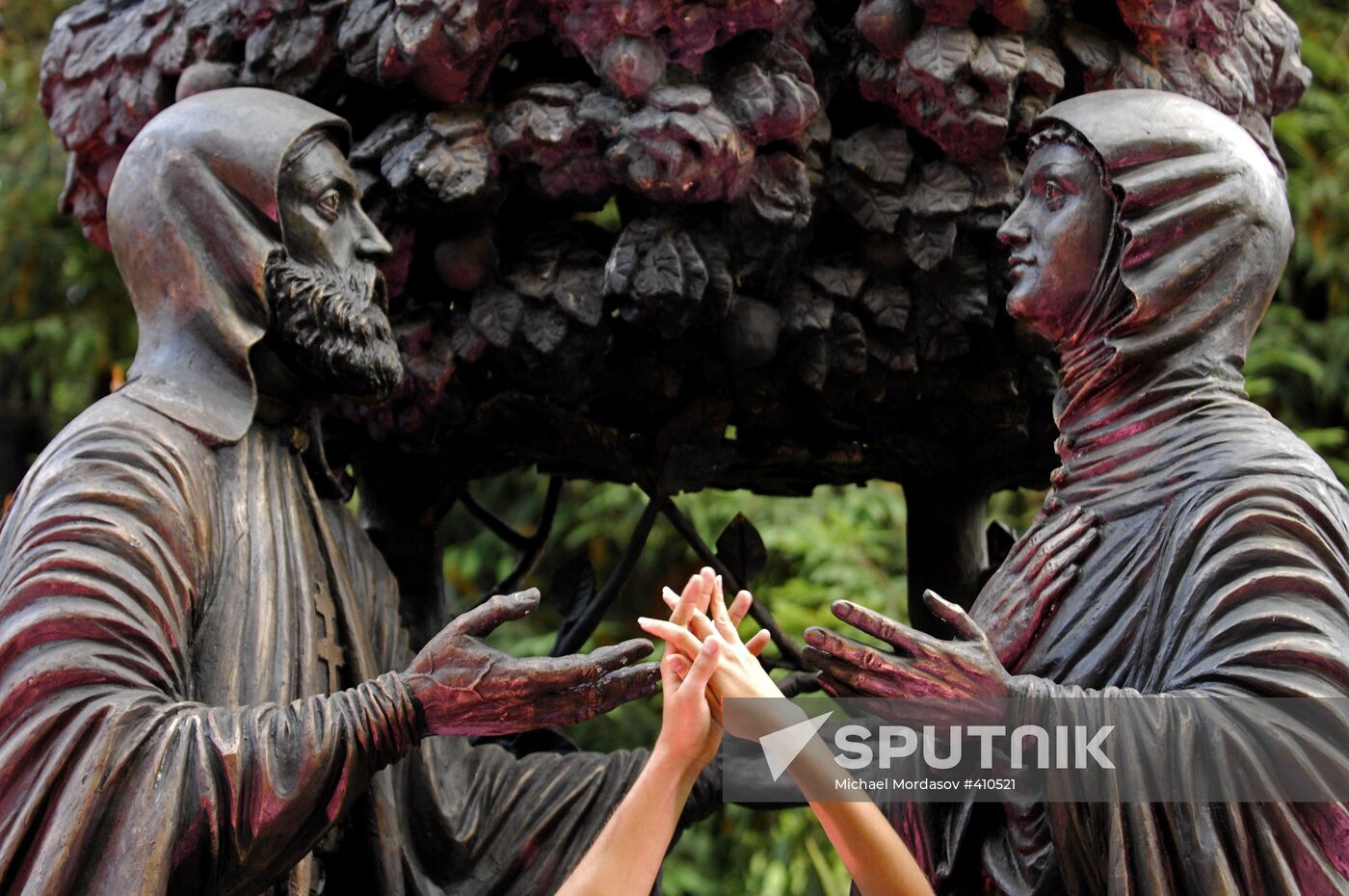 Monument to Peter and Fevronia unveiled in Sochi