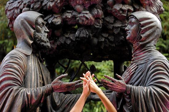 Monument to Peter and Fevronia unveiled in Sochi