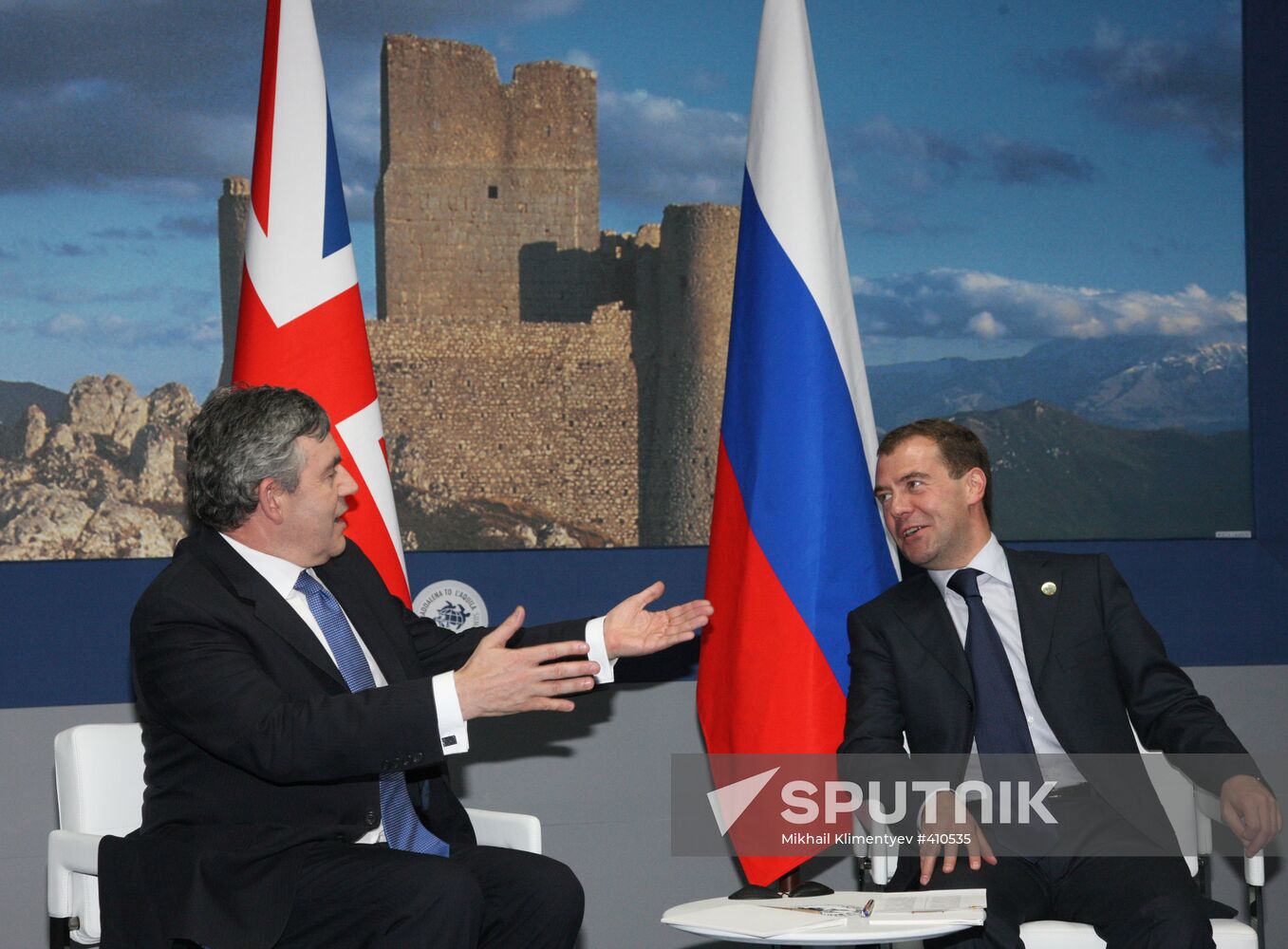 Dmitry Medvedev and Gordon Brown