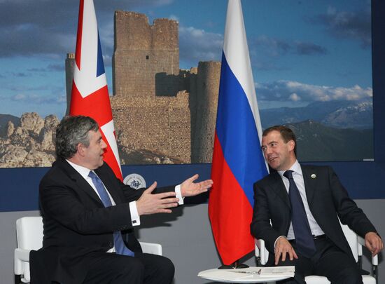 Dmitry Medvedev and Gordon Brown
