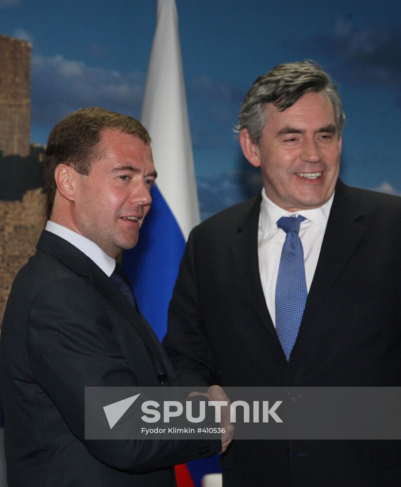 Dmitry Medvedev and Gordon Brown