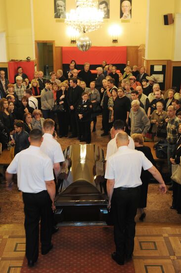 Bidding farewell to novelist Vasily Aksyonov