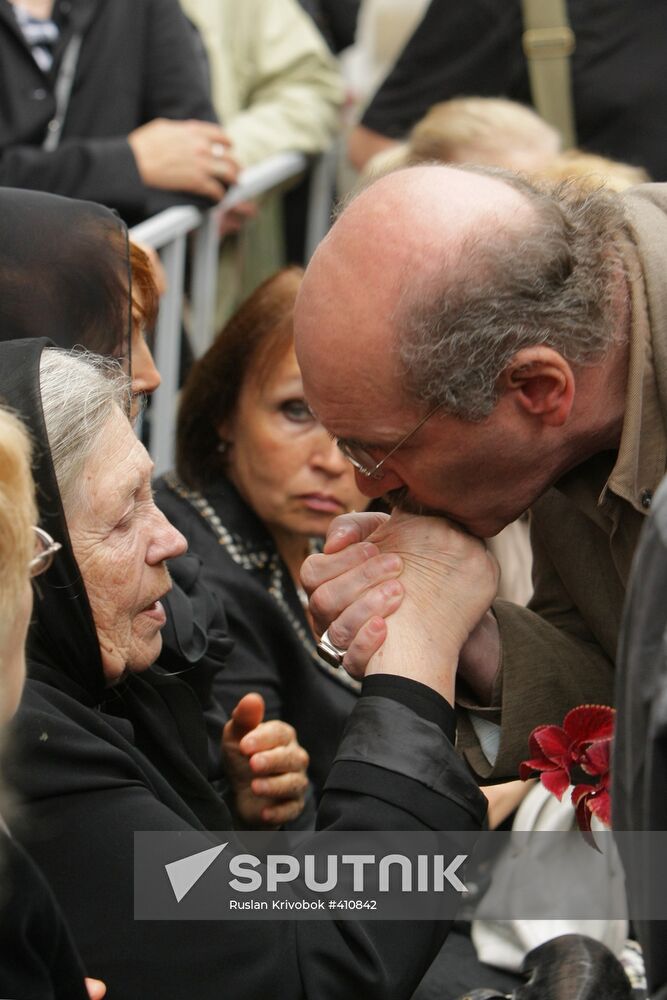 Author Vasily Aksyonov's funeral