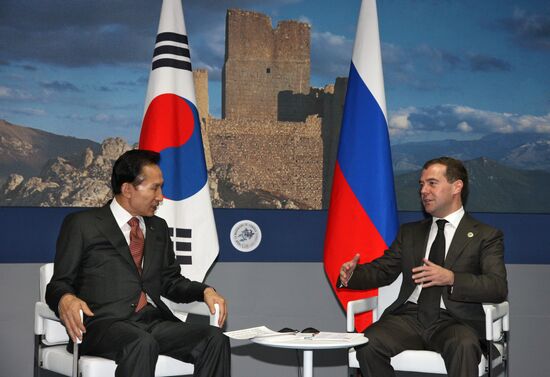 Dmitry Medvedev and Lee Myung-bak