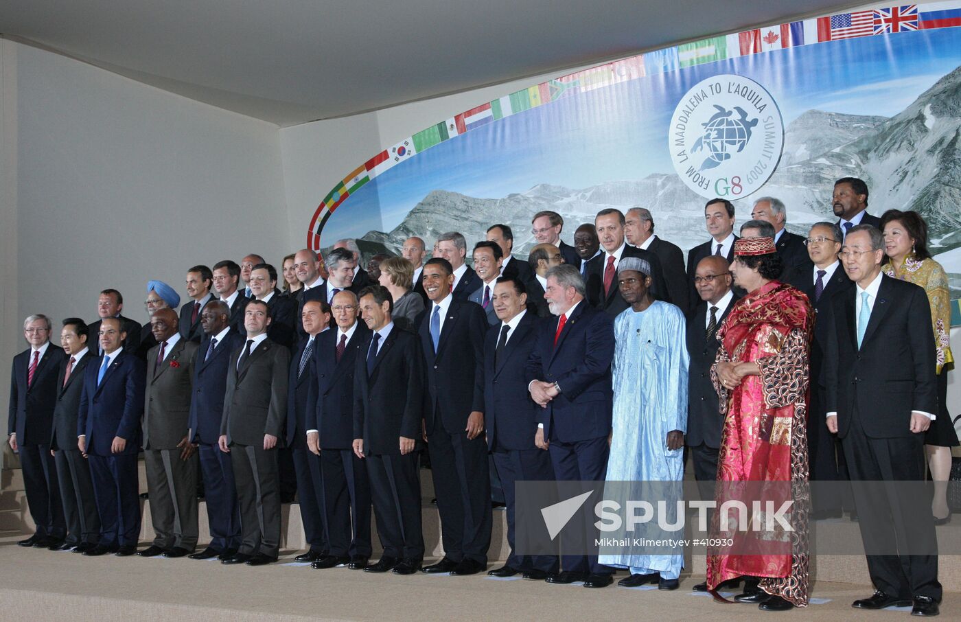 Dinner hosted by Italian President for G8 summit participants