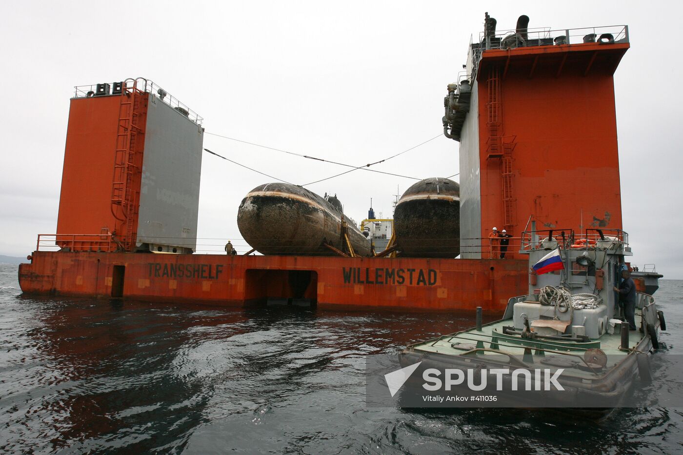 Two nuclear submarines delivered to Zvezda plant for recycling