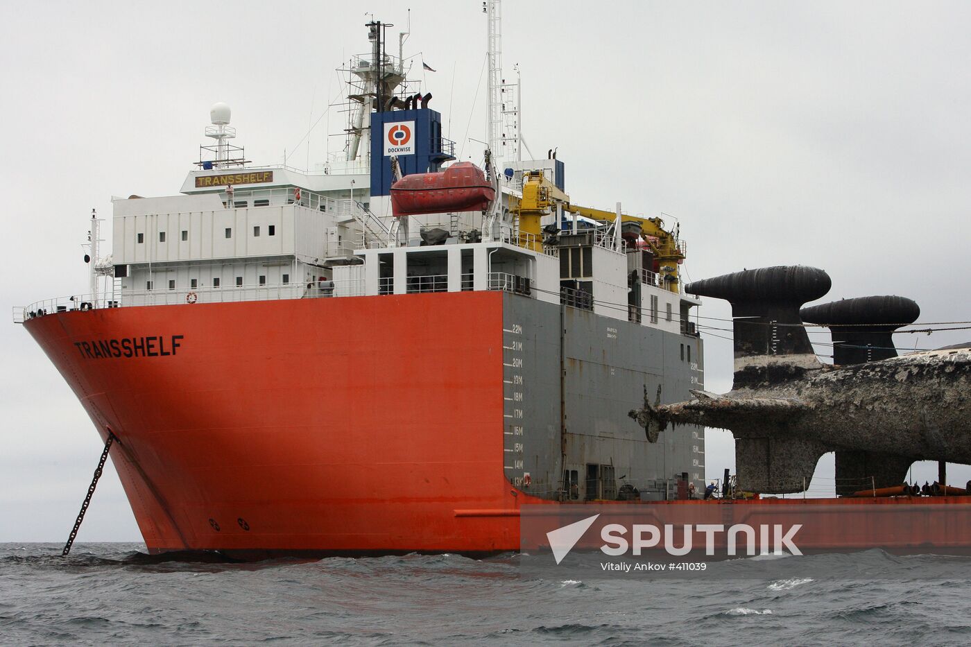 Two nuclear submarines delivered to Zvezda plant for recycling