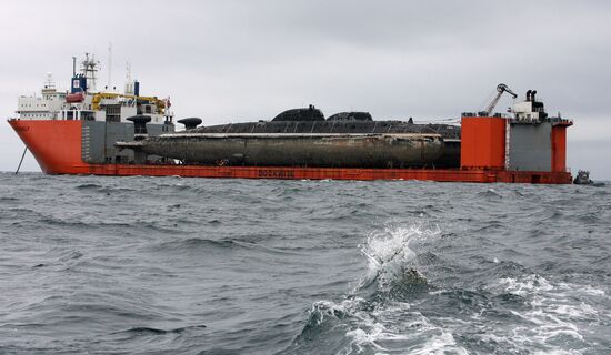 Two nuclear submarines delivered to Zvezda plant for recycling