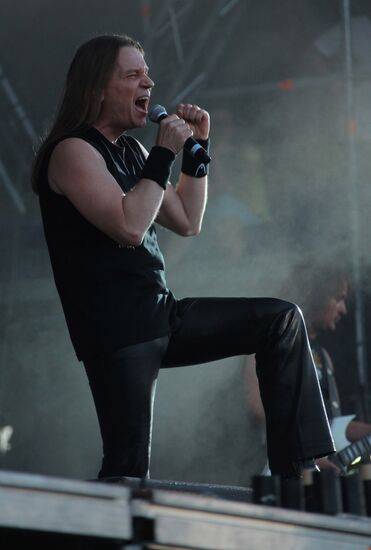 Valery Kipelov performing live