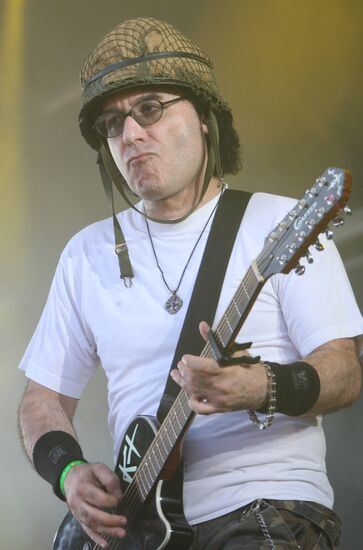 Krematory frontman Armen Grigoryan performing live