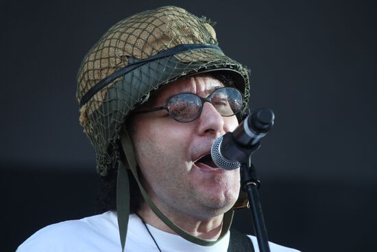 Krematory frontman Armen Grigoryan performing live