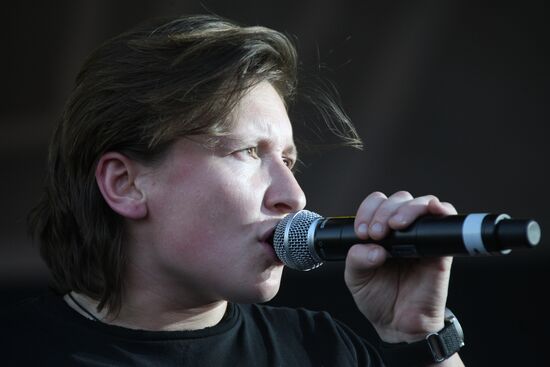 Diana Arbenina of Nochnye Snaipery performing live