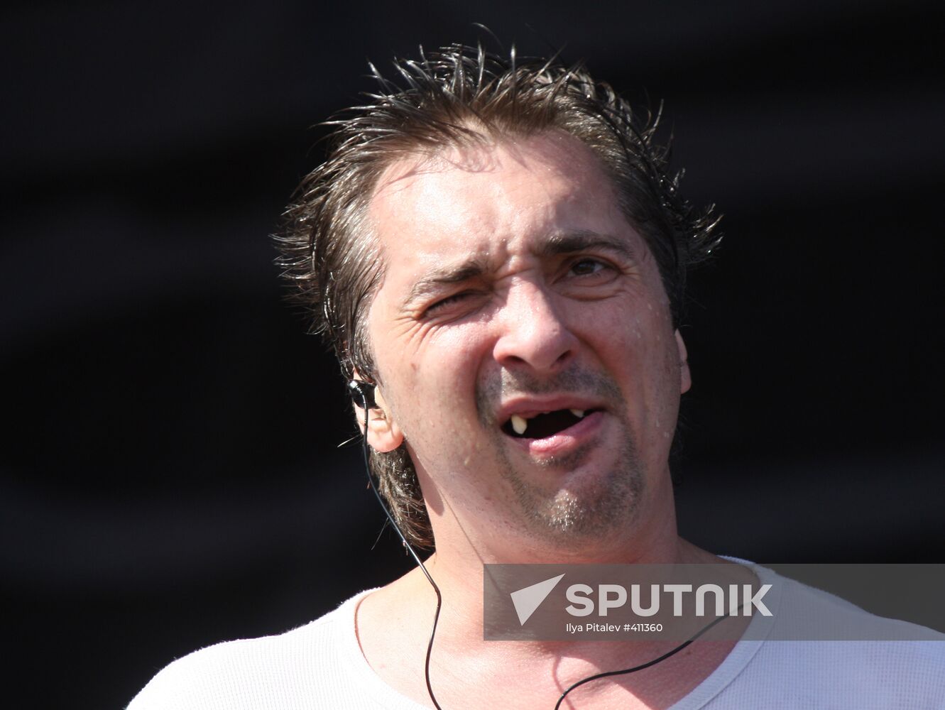 Korol I Shut frontman Mikhail Gorshenyov performing live