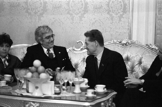 Alexei Chitikov (USSR) and R. Bakeriso (Ecuador)