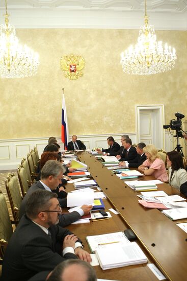 Vladimir Putin conducts government presidium session
