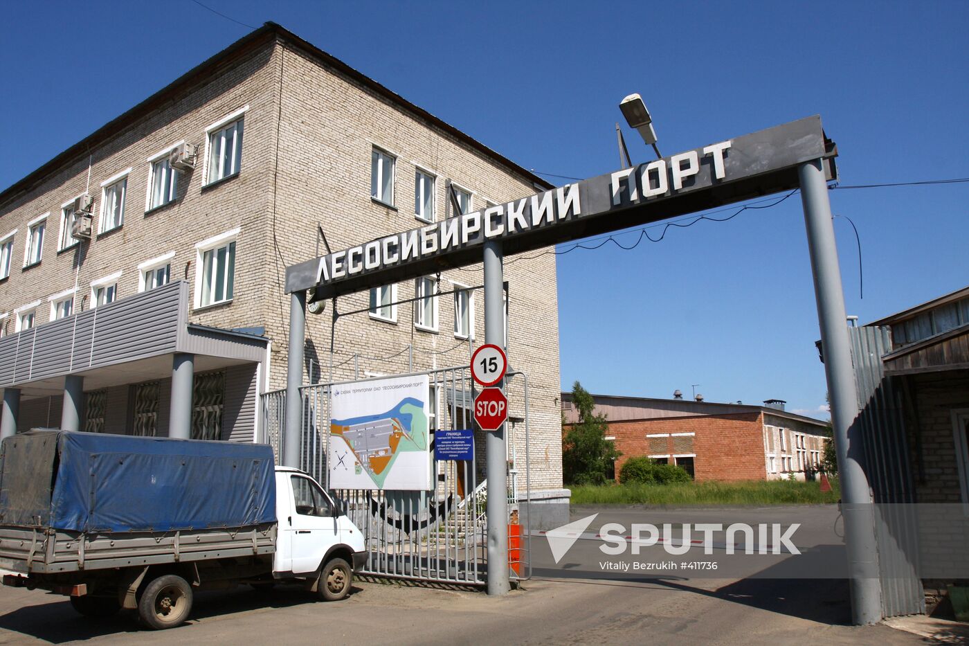 The Lesosibirsk river port
