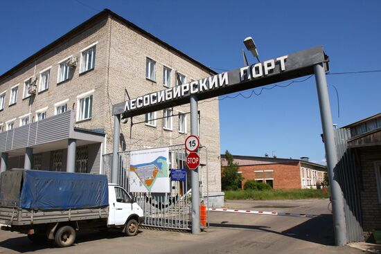 The Lesosibirsk river port