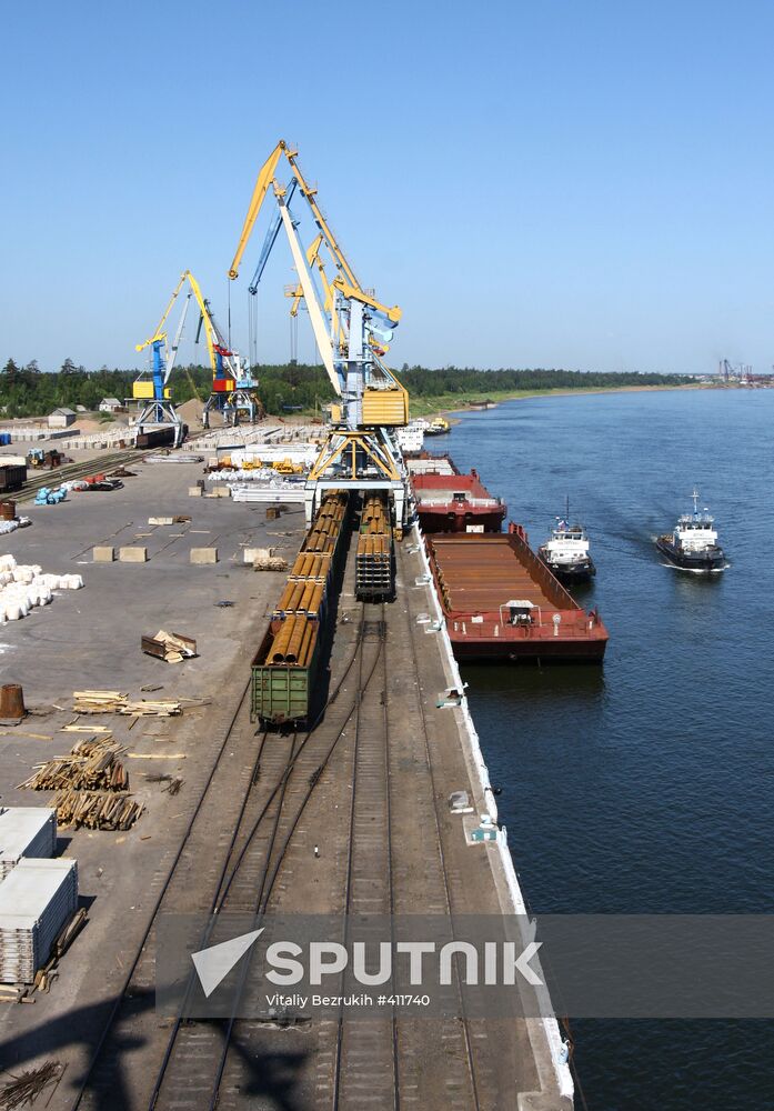The Lesosibirsk river port