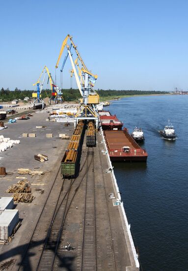 The Lesosibirsk river port