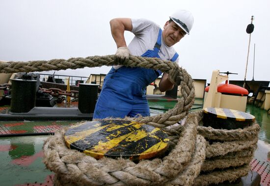 Ice breaker Krasin readied to leave Vladivostok for Arctic