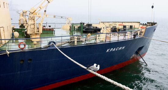 Ice breaker Krasin readied to leave Vladivostok for Arctic