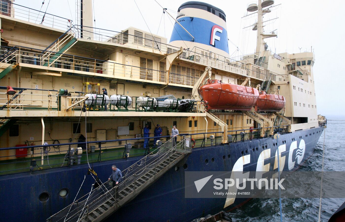 Ice breaker Krasin readied to leave Vladivostok for Arctic