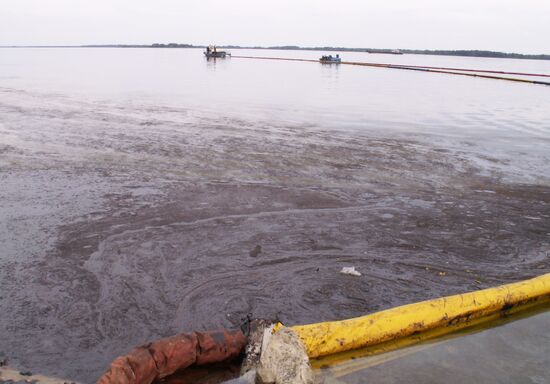 Fuel oil spilled into Volga River in Samara Region
