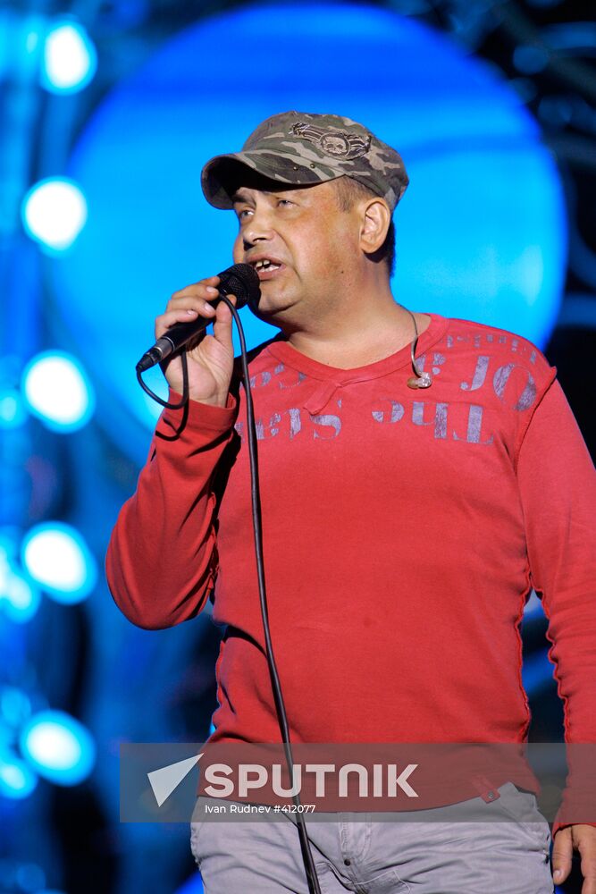 Nikolai Rastorguyev sings at Slavic Bazaar festival